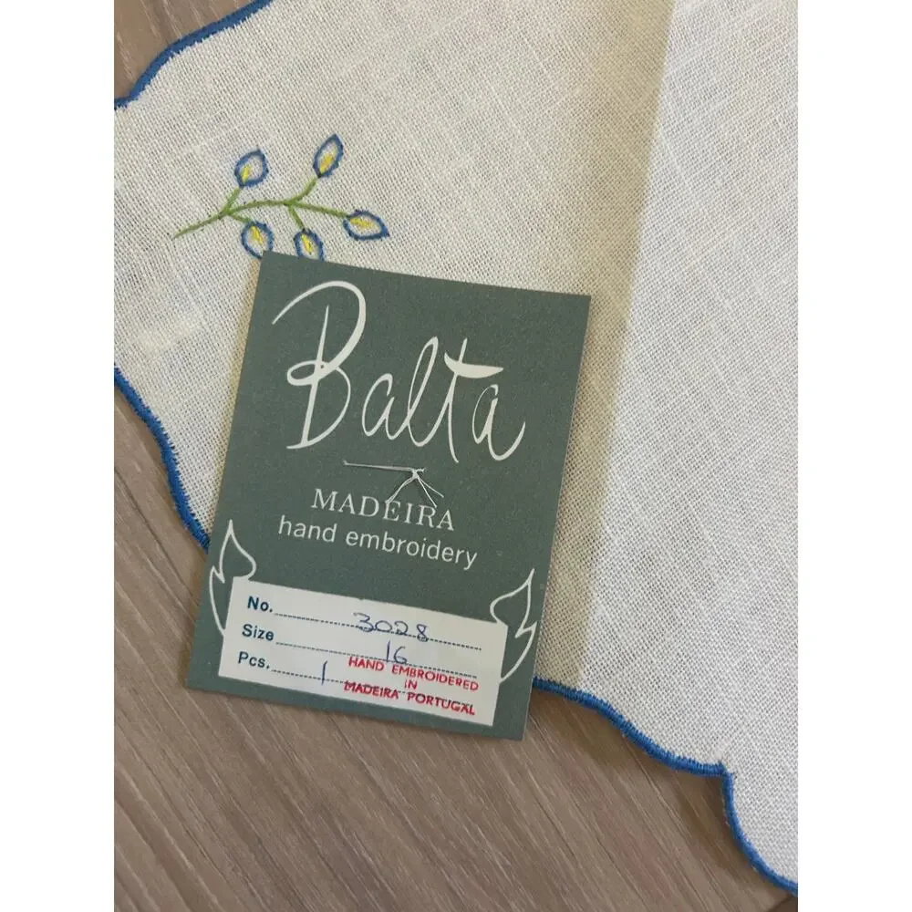 Balta Madeira Hand Embroidery Vintage Bread Bun Warmer Basket Liner Linen blend